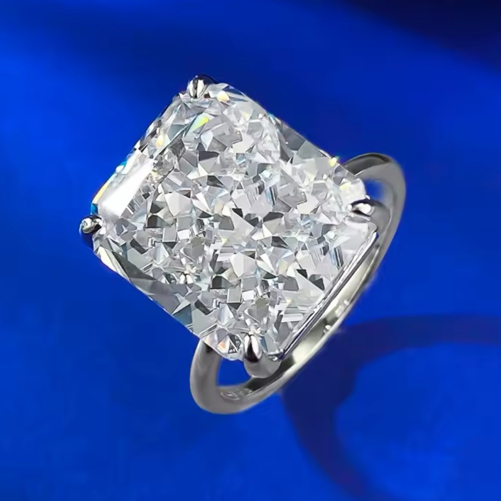 18k 7ct Radiant Cut Ring - Picture 5 of 16